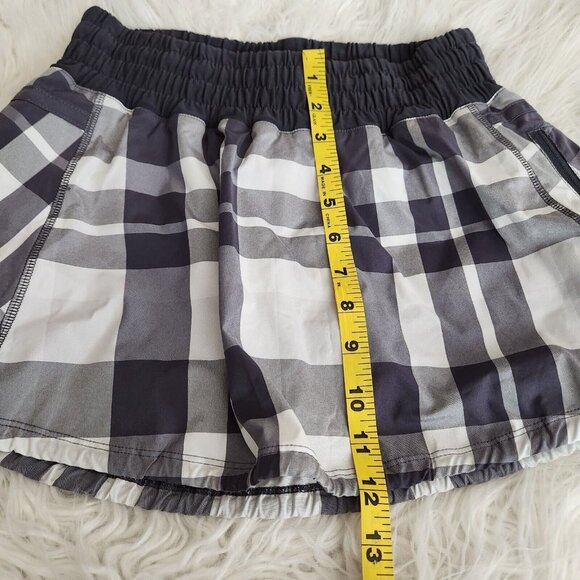 Lululemon Plaid Tracker Skirt‎ Skort Sz 4 Foxy Plaid Mini Sidewalk Gray White - Picture 7 of 11